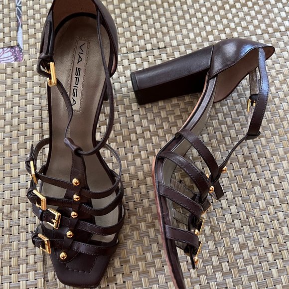 Sandals with straps and metal buckle details - Picture 3 of 3